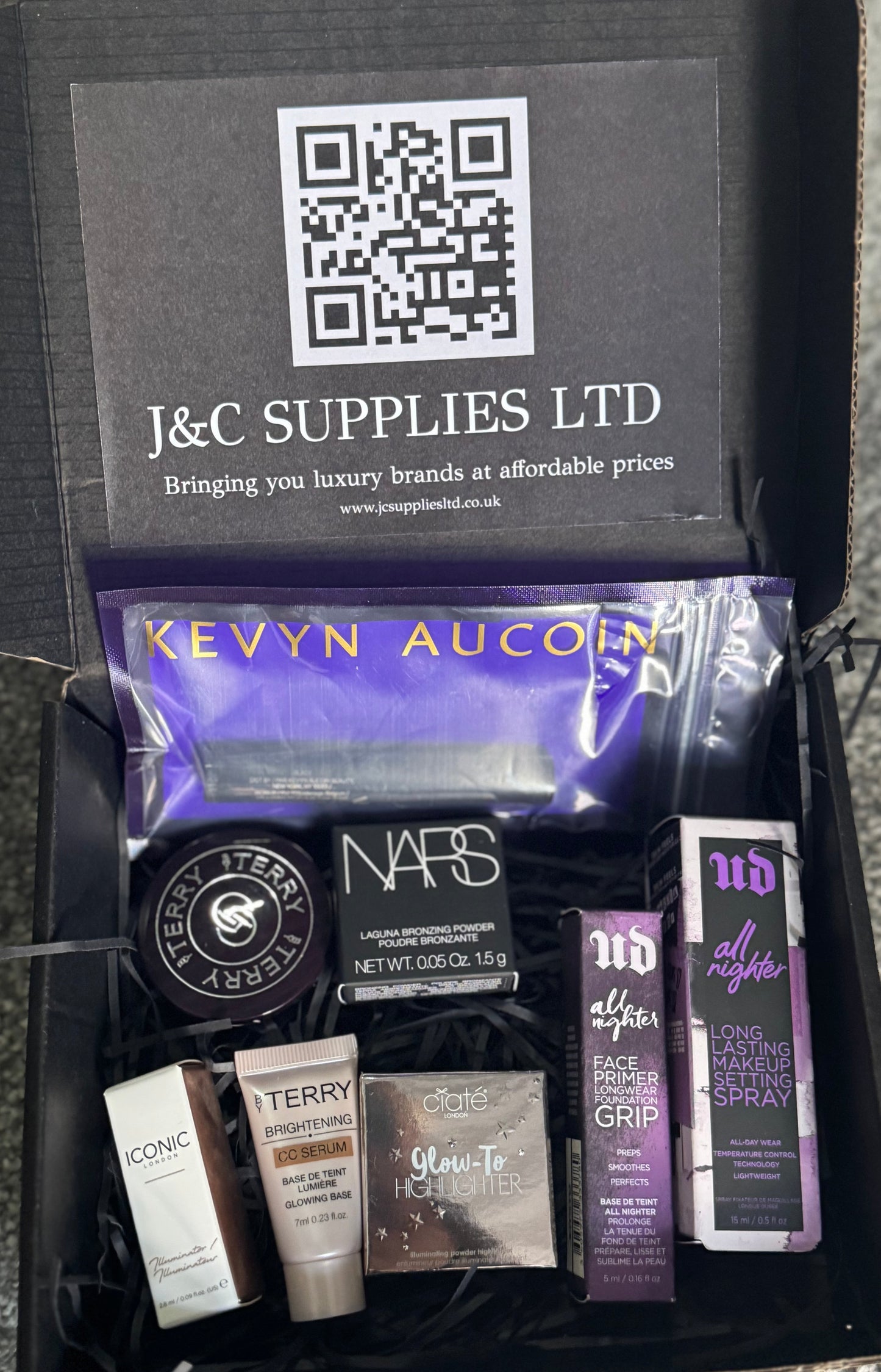 The Glow & Glam Face Set (Worth £109) 🖤