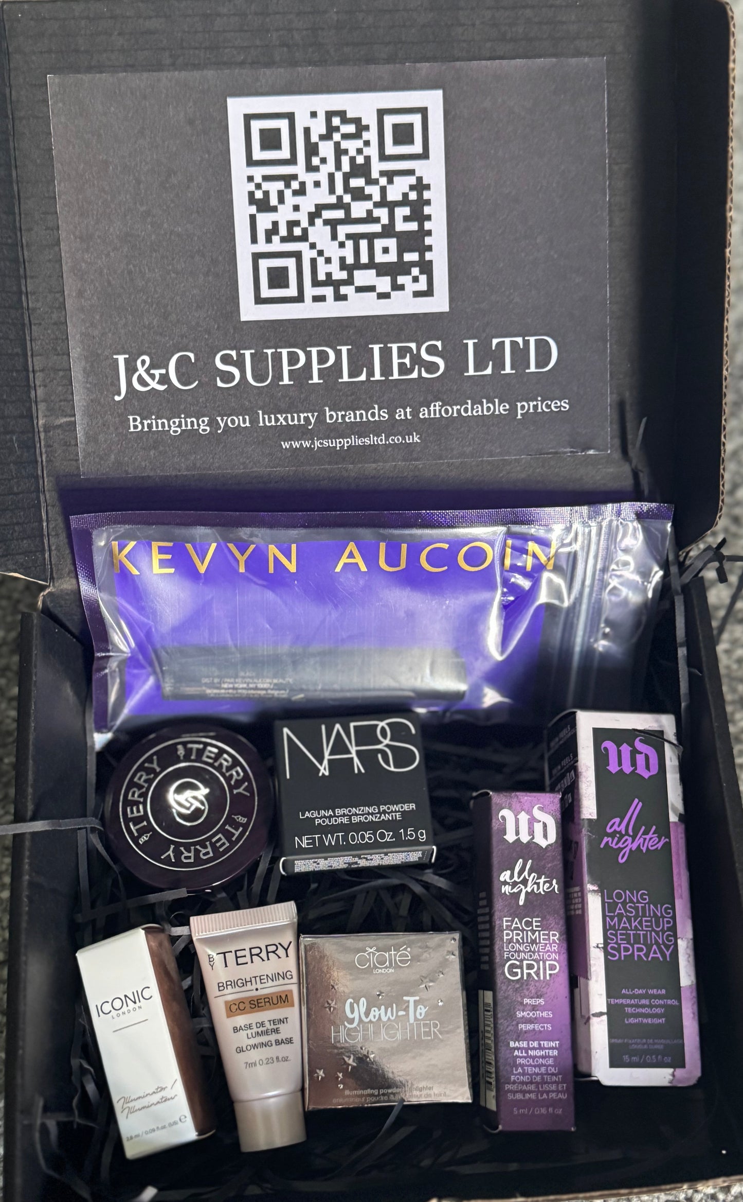 The Glow & Glam Face Set (Worth £109) 🖤