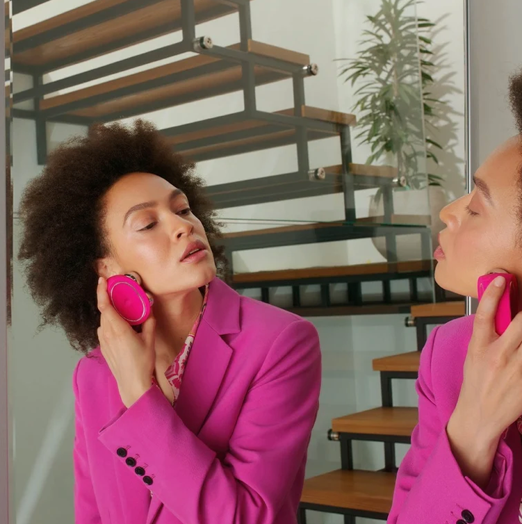 FOREO BEAR Smart Microcurrent Facial Toning Device – Fuchsia | Original Model